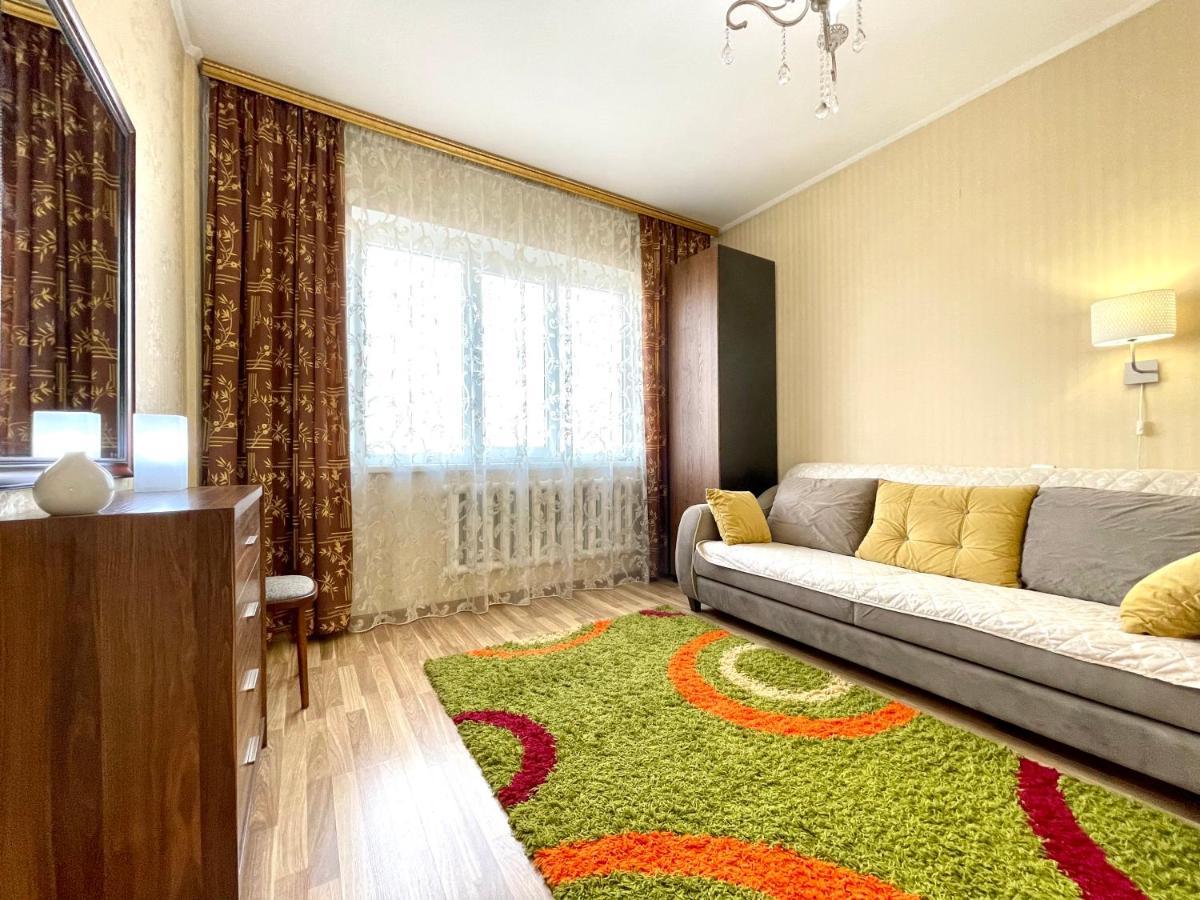 Cozy Three-Room Apartment With Mountain View Алматы Экстерьер фото