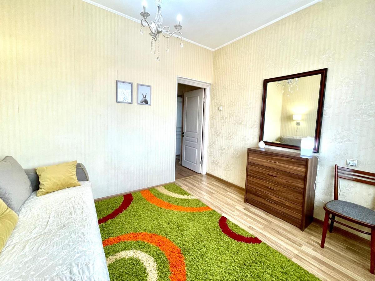 Cozy Three-Room Apartment With Mountain View Алматы Экстерьер фото