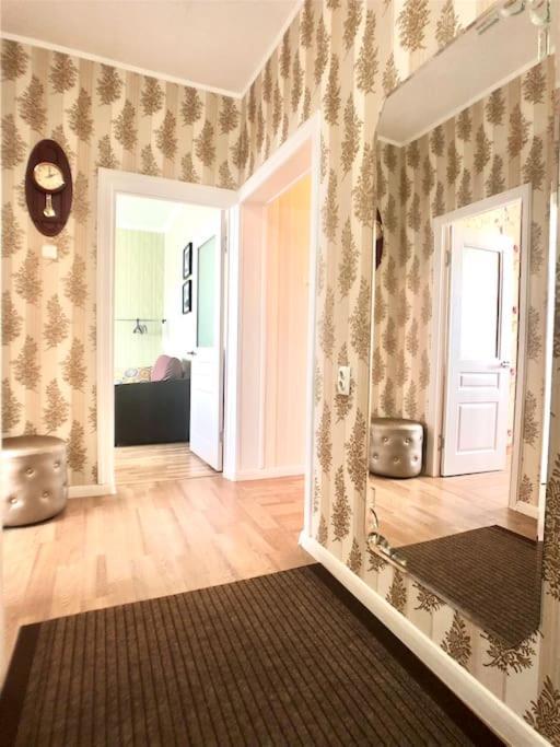 Cozy Three-Room Apartment With Mountain View Алматы Экстерьер фото